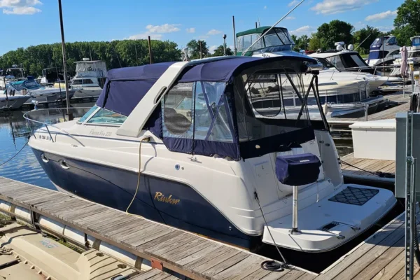 2003 Rinker Fiesta Vee 270