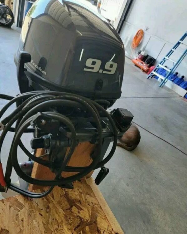 Yamaha 9.9 hp 4 stroke outboard motor - Image 4