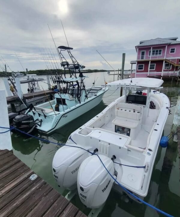 White Yamaha 300HP 4-Stroke Outboard Motor - Image 3