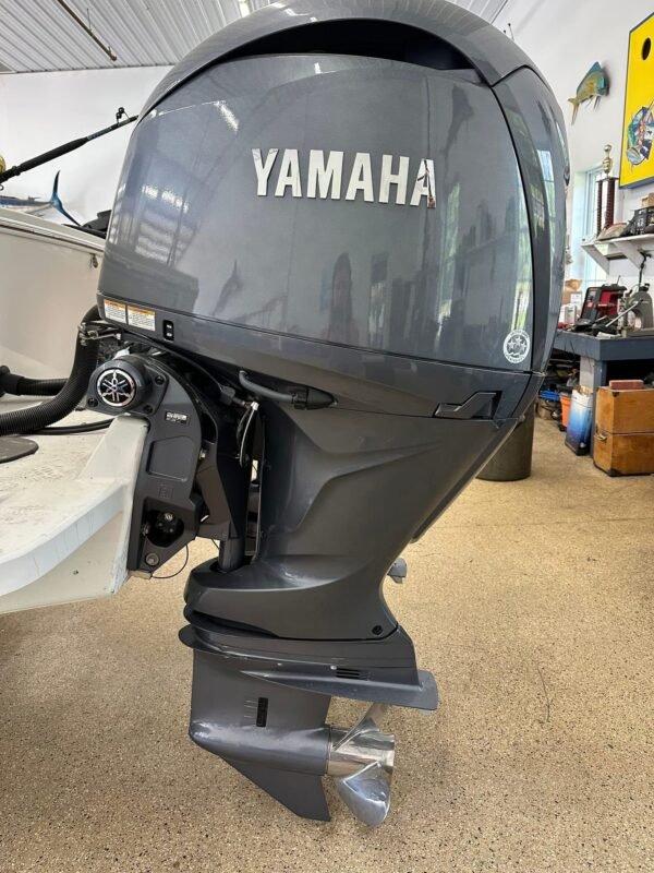 Yamaha 200HP 2024 Outboard Motor - Image 2