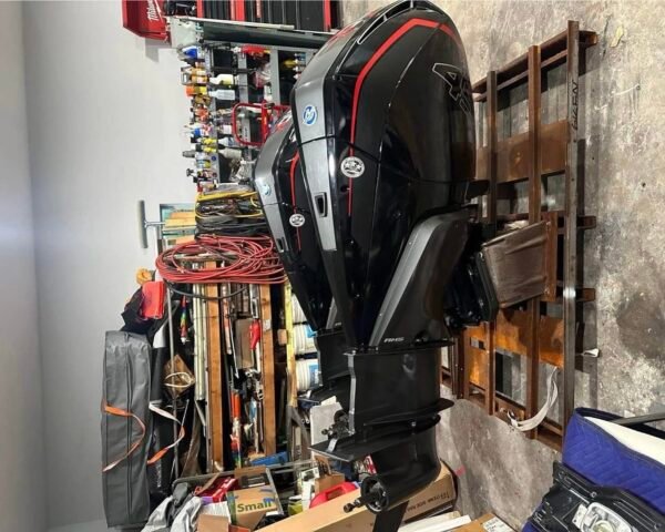 2019 Mercury 450R Outboard Motor Pair - Image 3